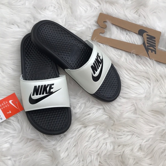 Nike Shoes - 🌸 2 for $30 🌸 Nike slides